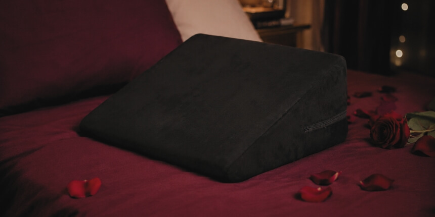 Test du coussin sexuel Magic Pillow de Desirel pour couples et meilleures positions | Sex shop France Desirel.fr