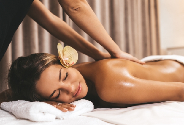 Massage Nuru : c’est quoi et comment le tester en couple en toute sécurité ?