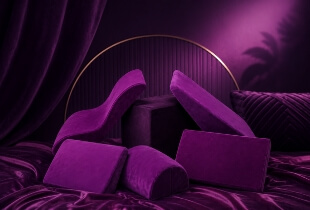 6 positions à tester avec le coussin sexuel Magic Pillow